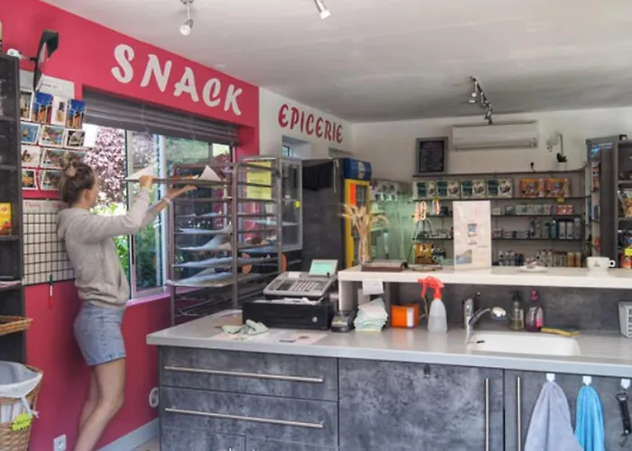 Confortable Avec Terrasse - 4 Personnes - Api-1-52-908